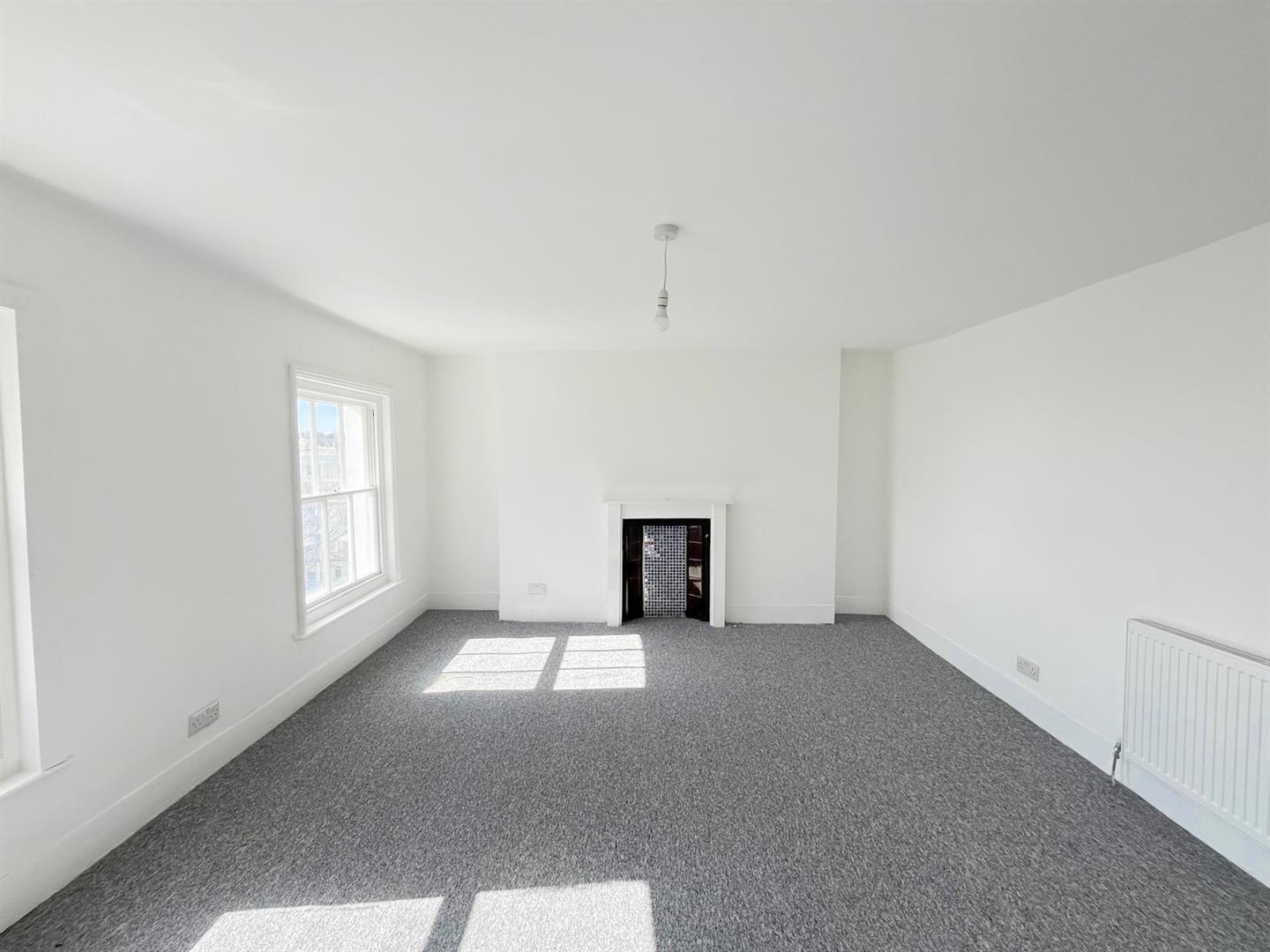 Flat Wellington Square in St Leonards