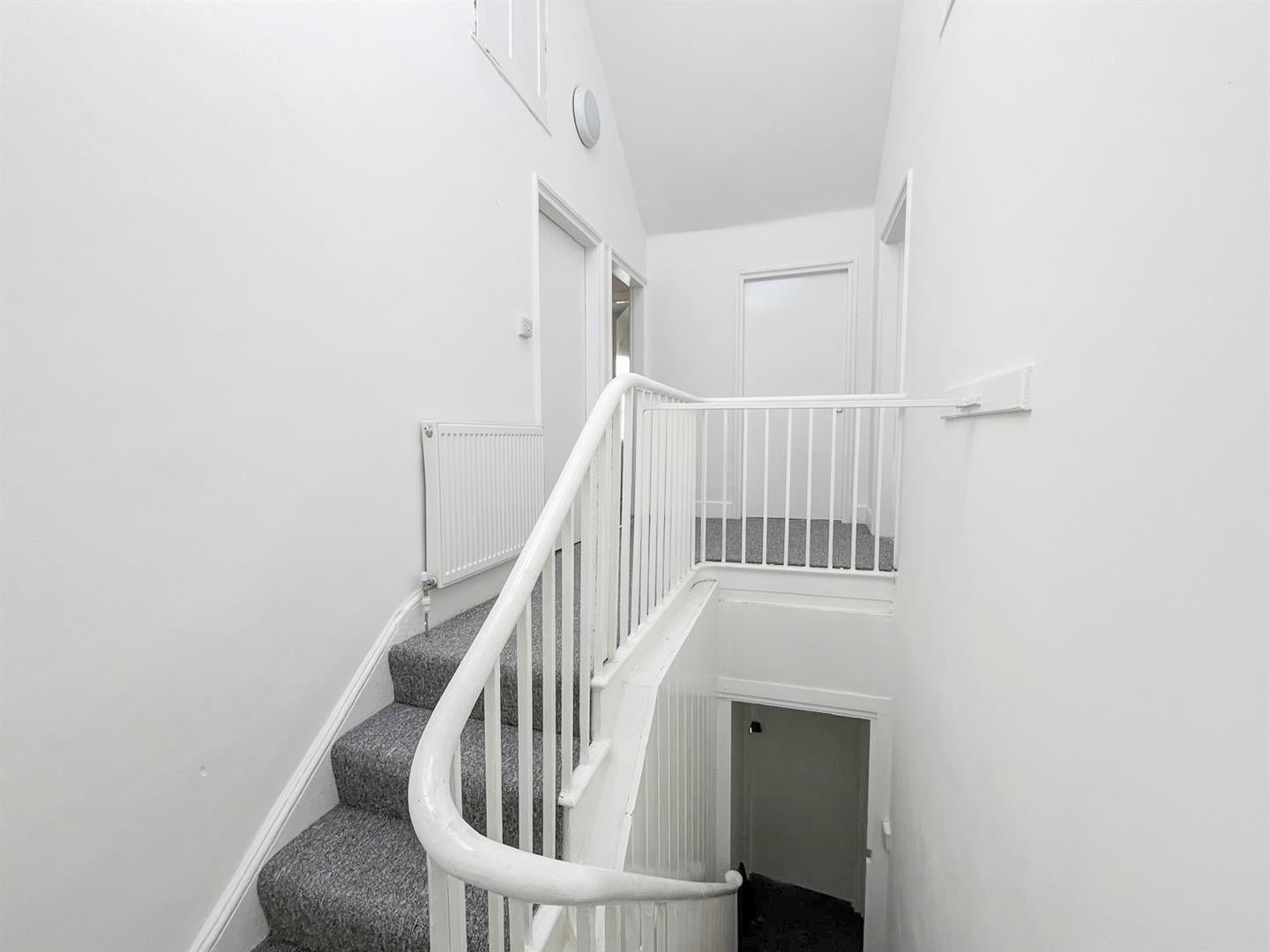 Flat Wellington Square in St Leonards