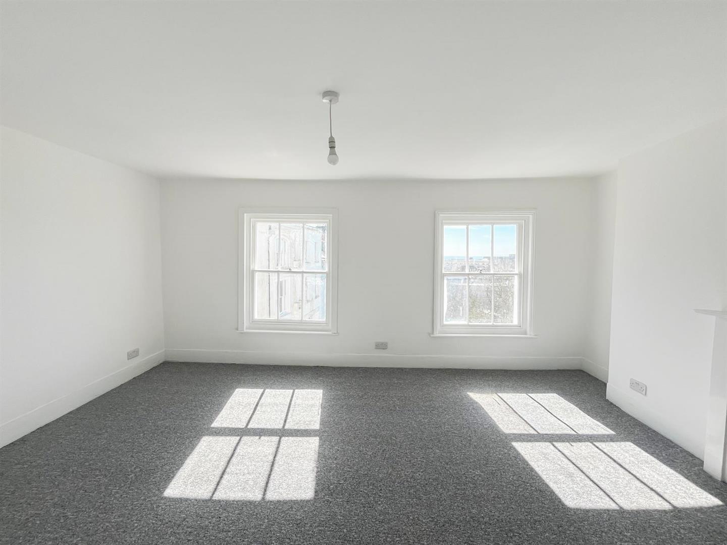 Flat Wellington Square in St Leonards