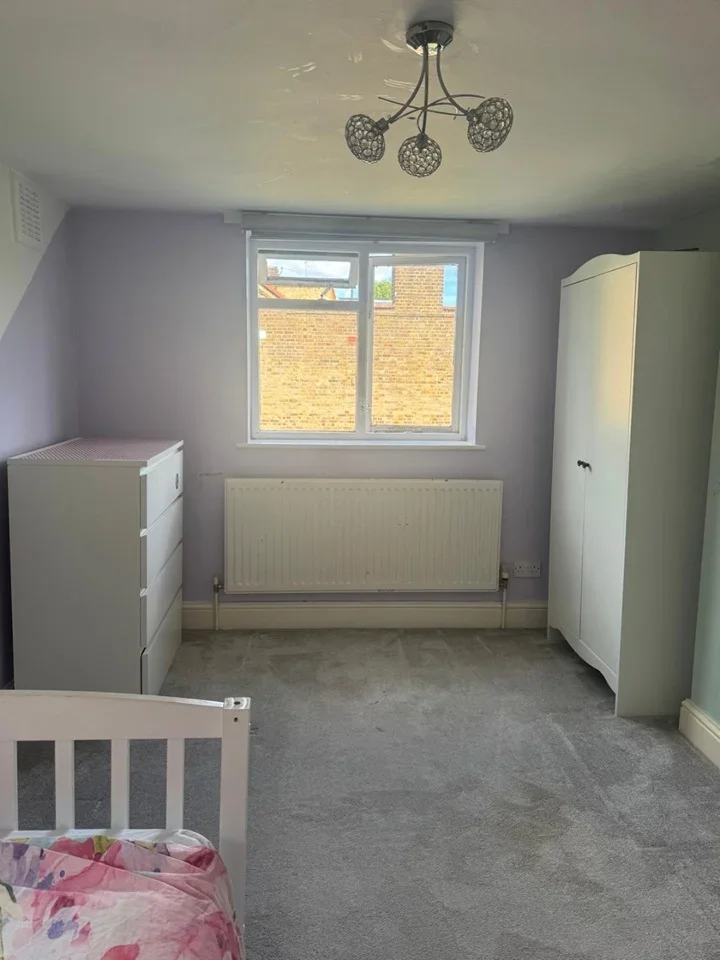 Room Iffley Road in Greater London