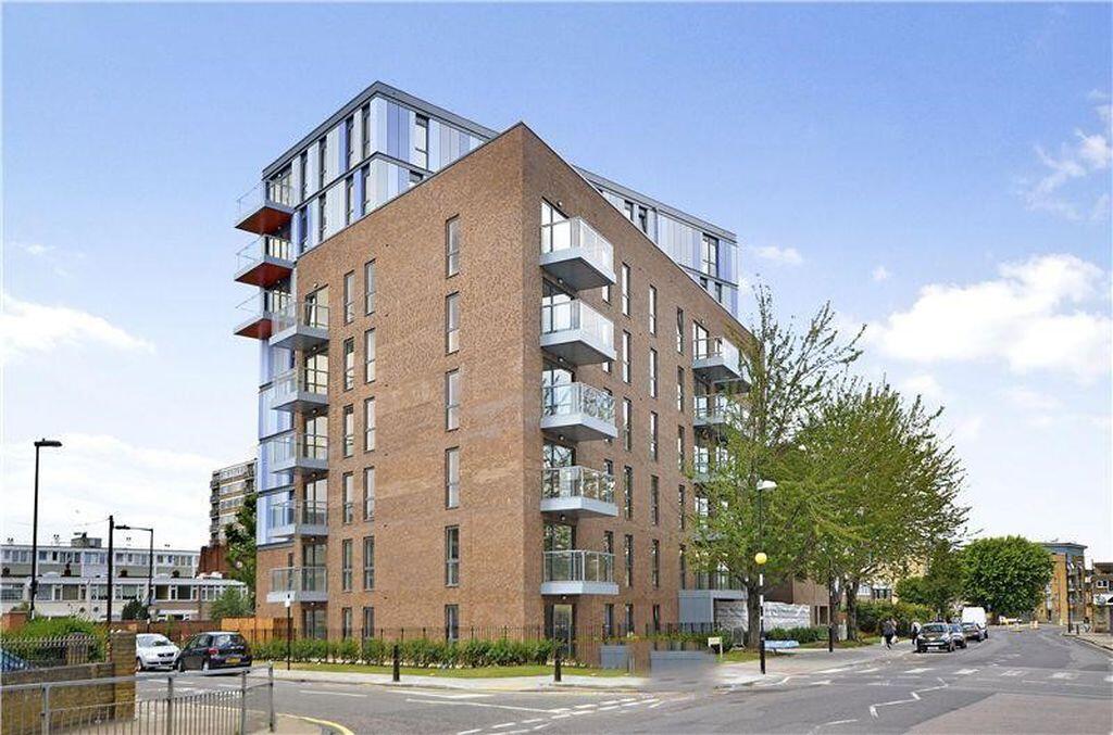 Flat Chrisp Street in Greater London