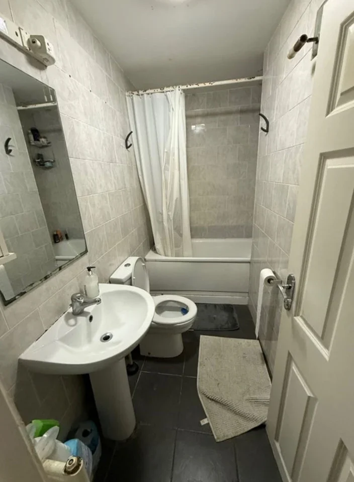Room Long Drive in Greater London