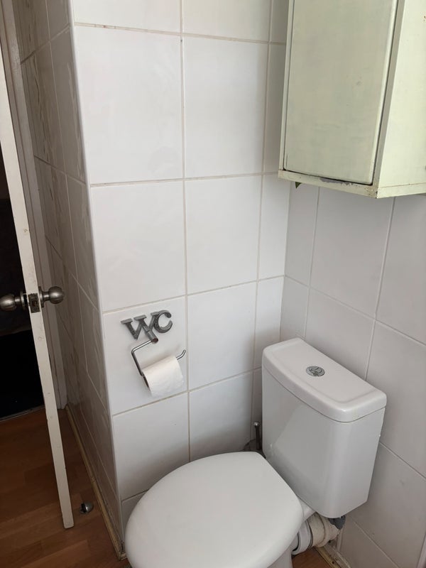 Room Robertson Street in Greater London