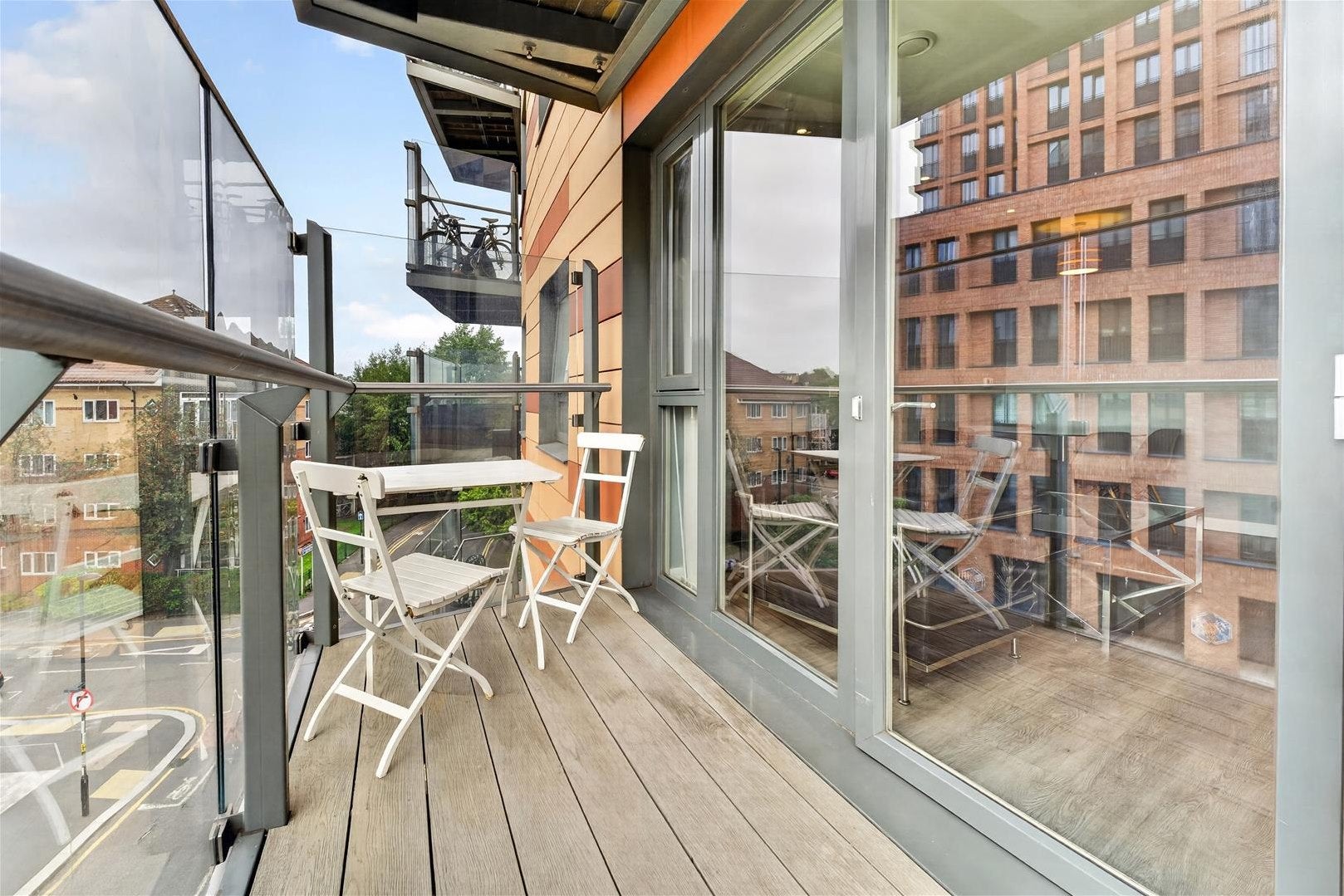Flat Wandle Road in Greater London