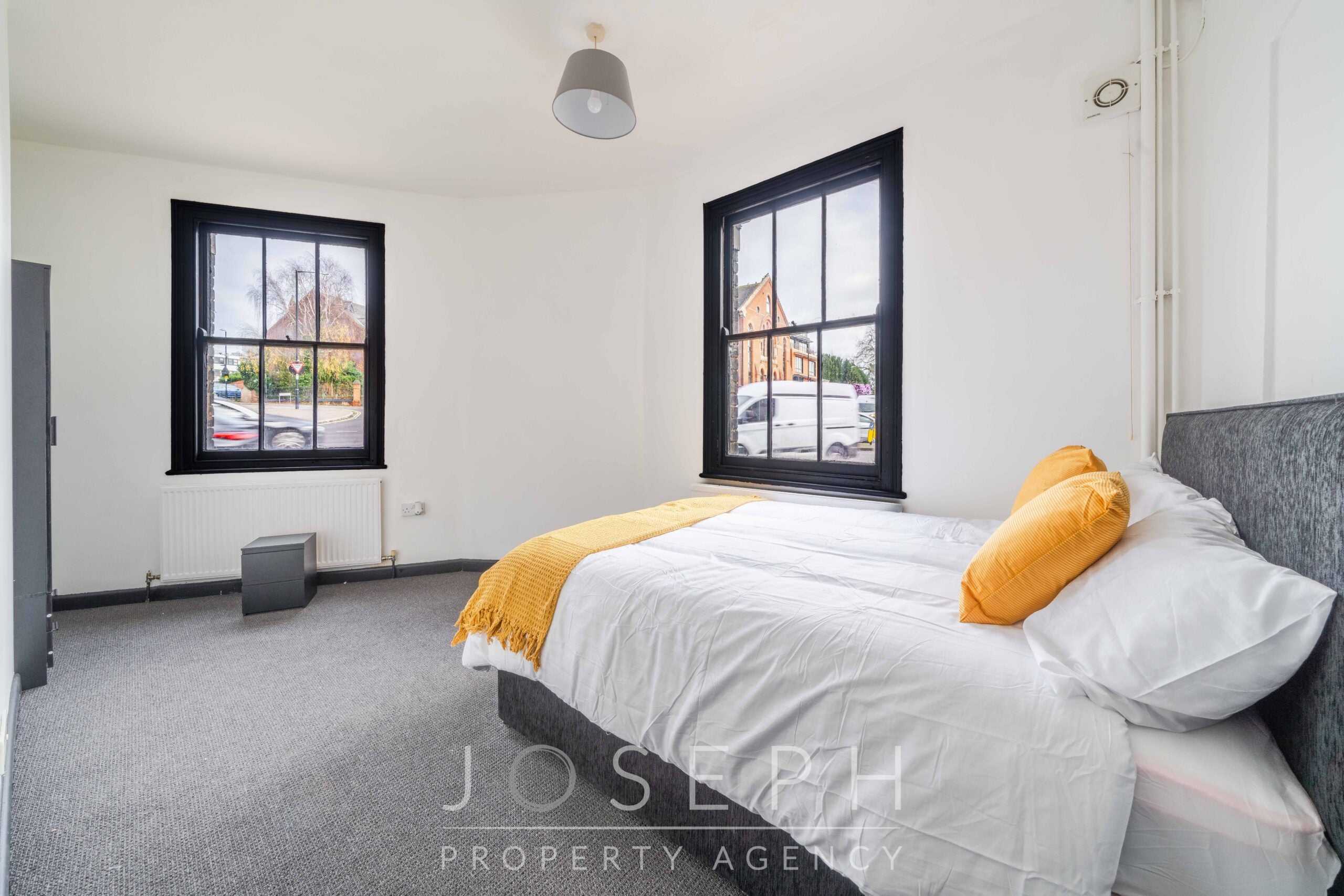 Room Grimwade Street in Ipswich