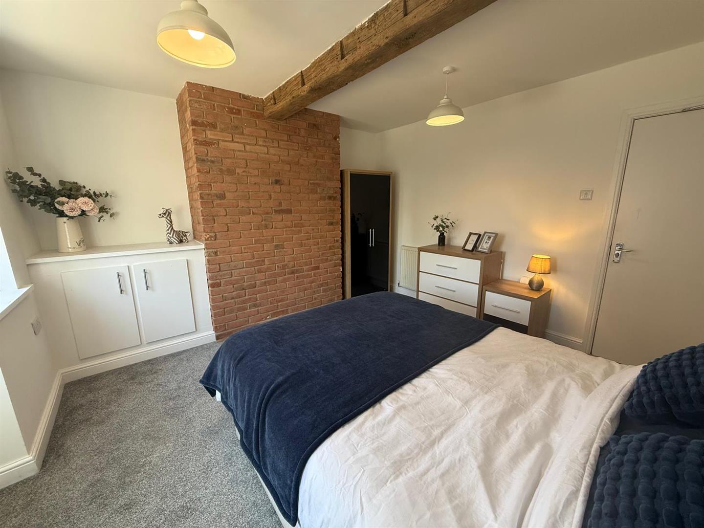 Room Park Hall Road in Mansfield Woodhouse