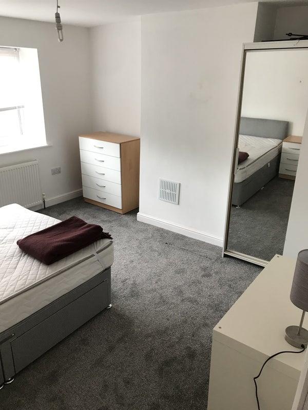Room Park Hall Road in Mansfield Woodhouse