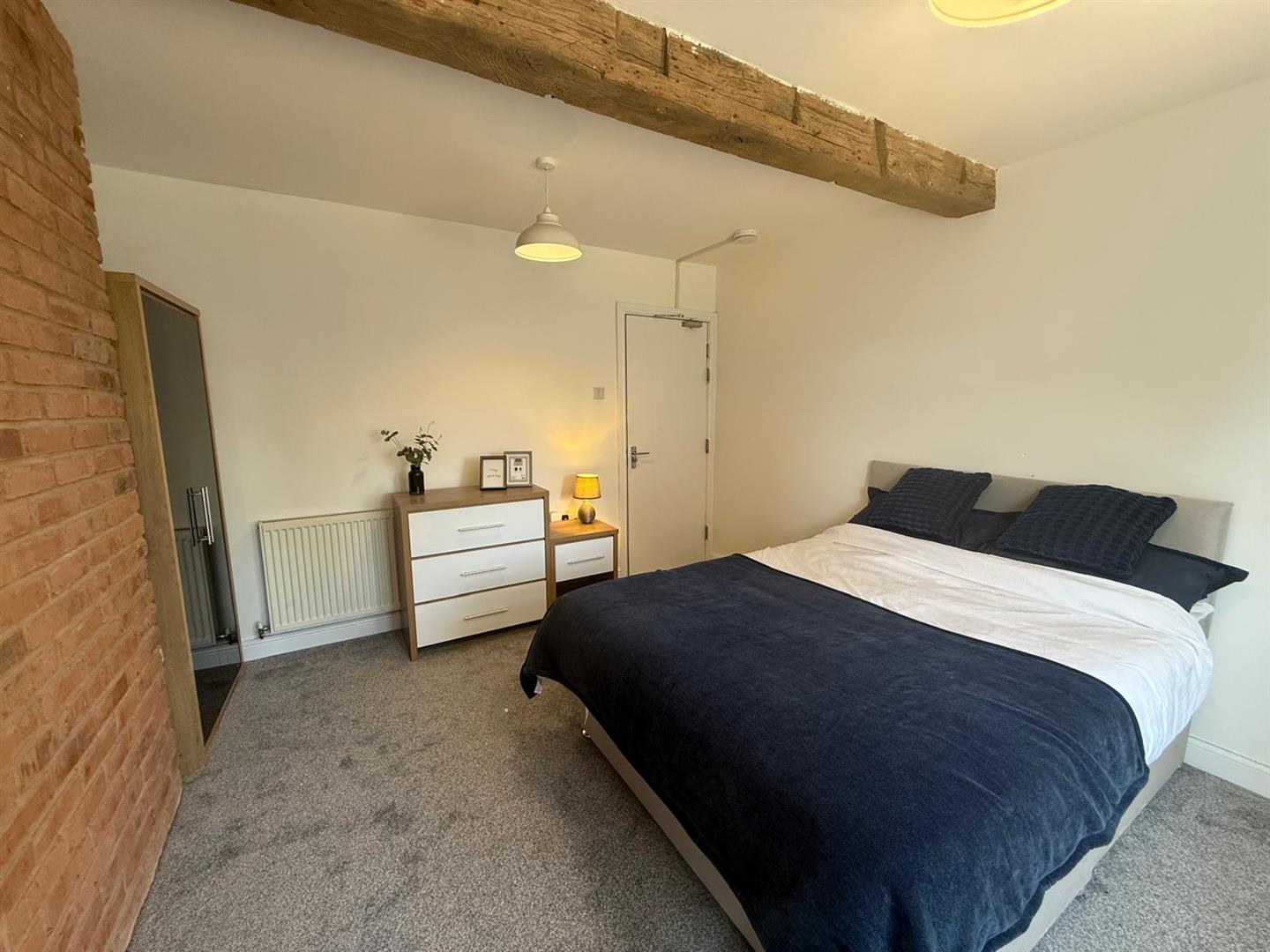Room Park Hall Road in Mansfield Woodhouse