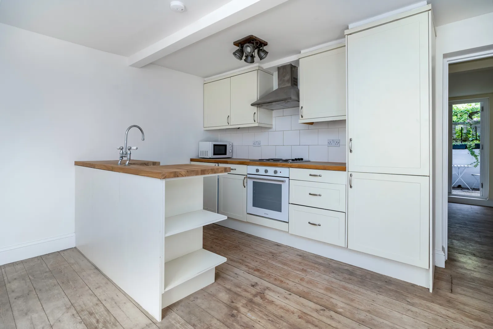 Flat Gloucester Crescent in Greater London