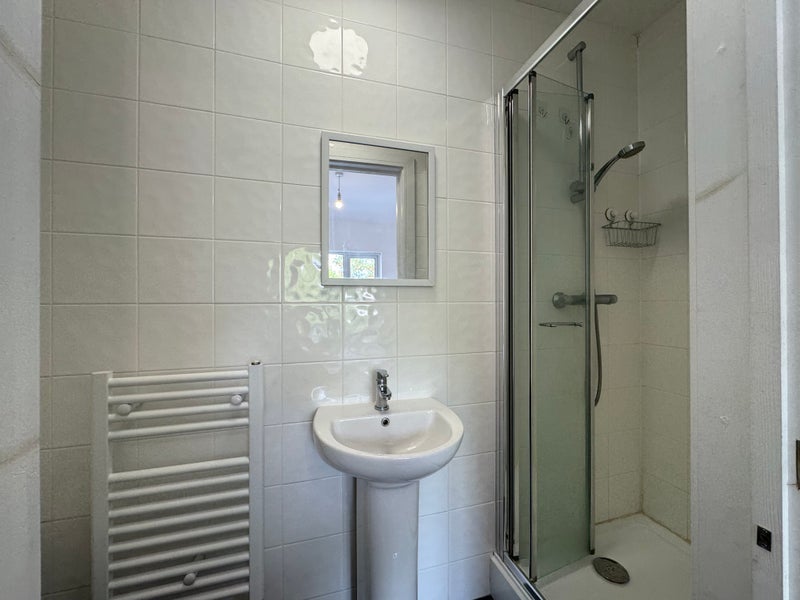 Room Gerard Avenue in Coventry