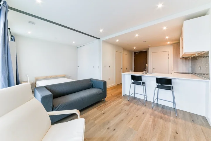 Flat Carleton Road in Greater London