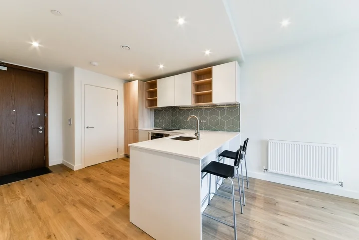 Flat Carleton Road in Greater London
