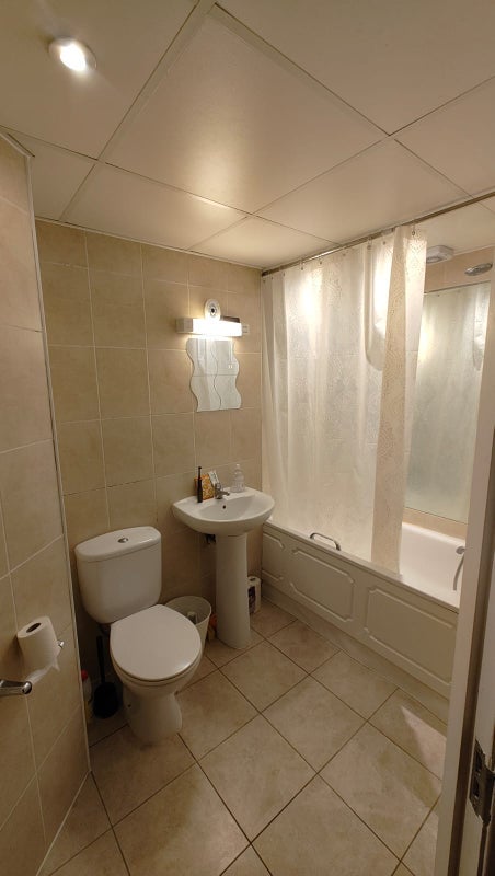 Room Greens End in Greater London