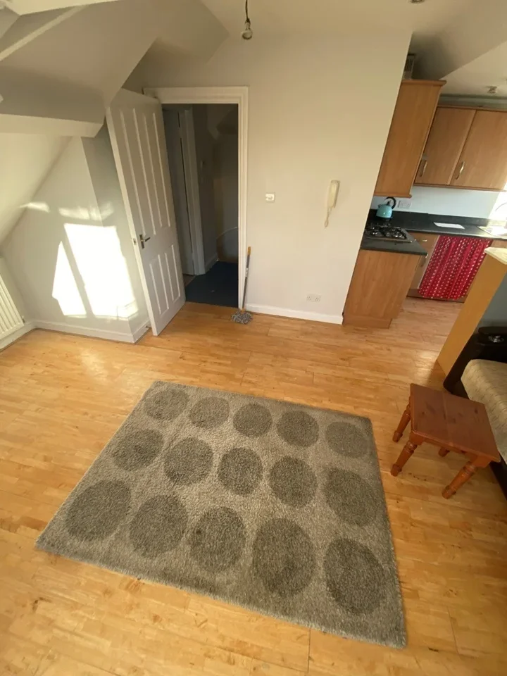 Flat Gunnersbury Avenue in Greater London