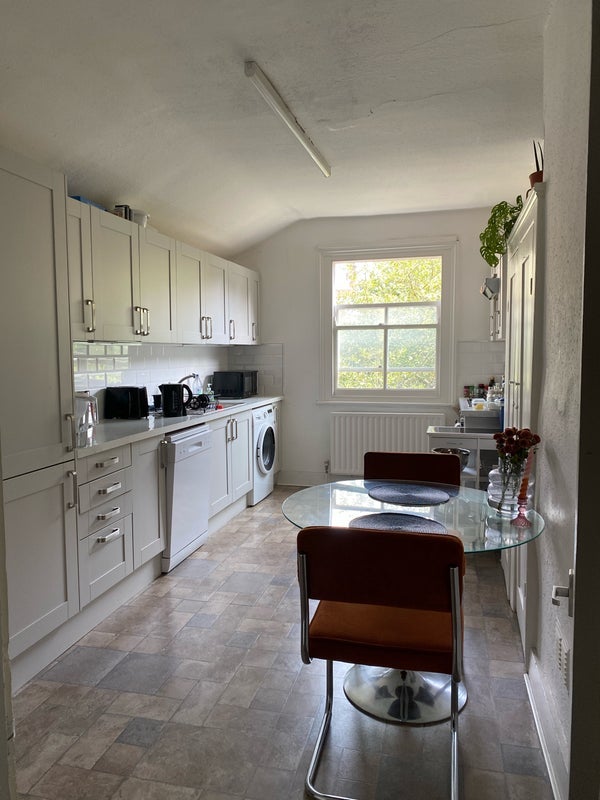 Flat Londesborough Road in Greater London