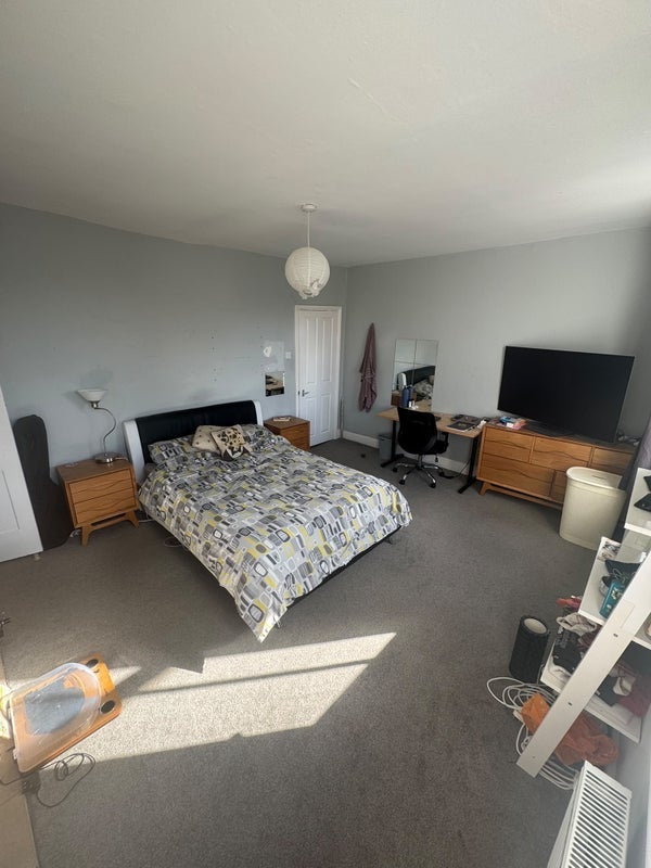 Flat Londesborough Road in Greater London