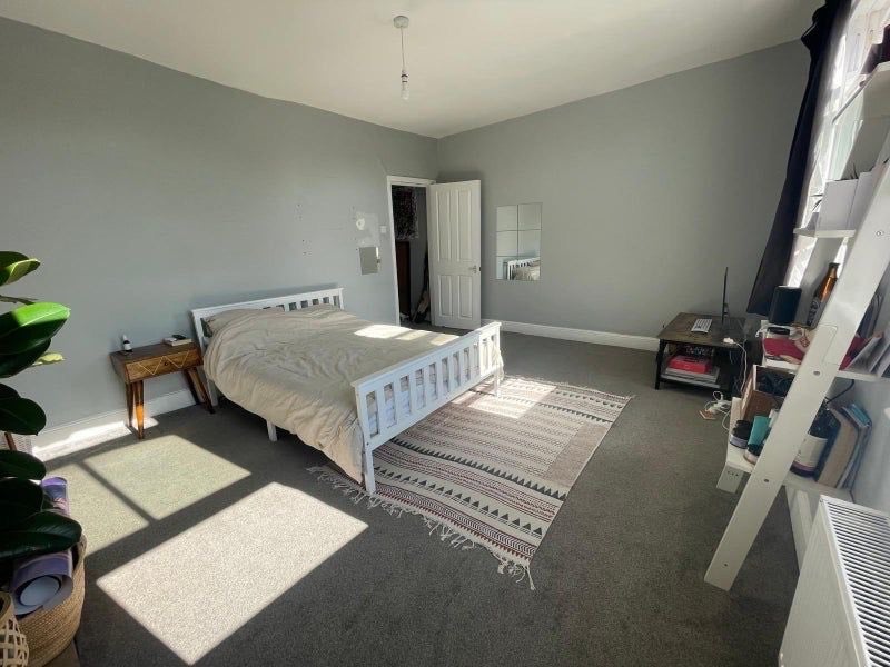 Flat Londesborough Road in Greater London