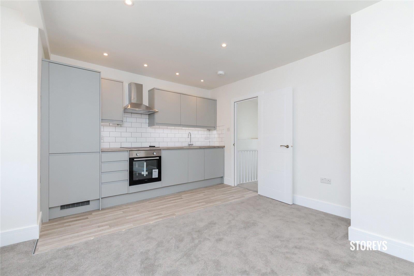 Flat Pitfield Street in Greater London