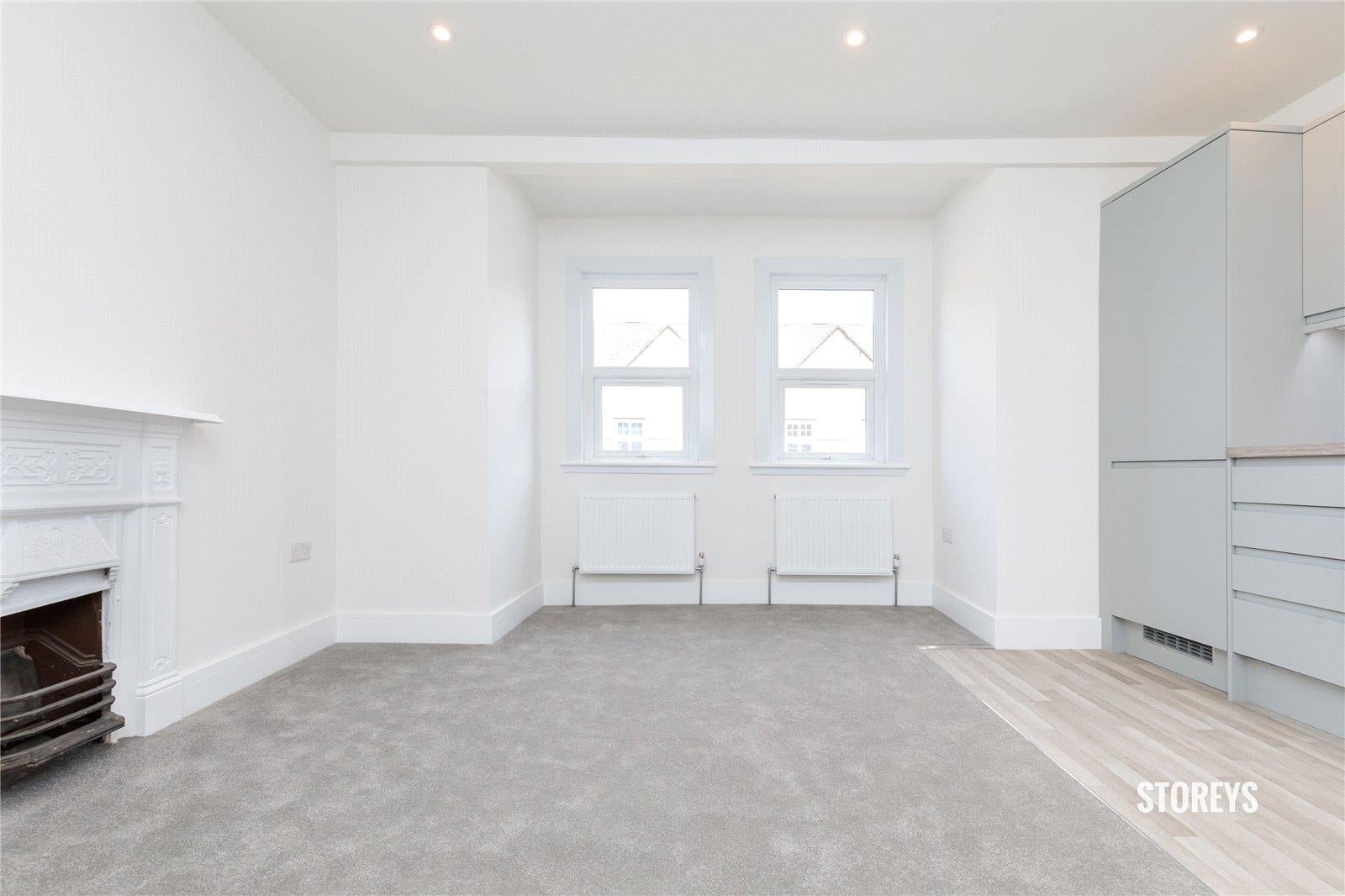 Flat Pitfield Street in Greater London