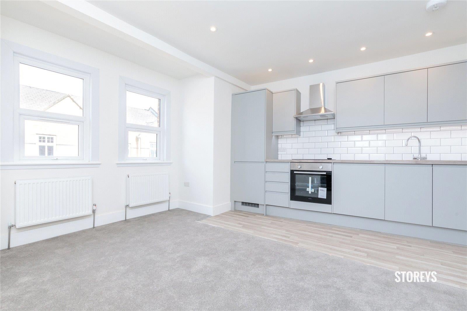 Flat Pitfield Street in Greater London
