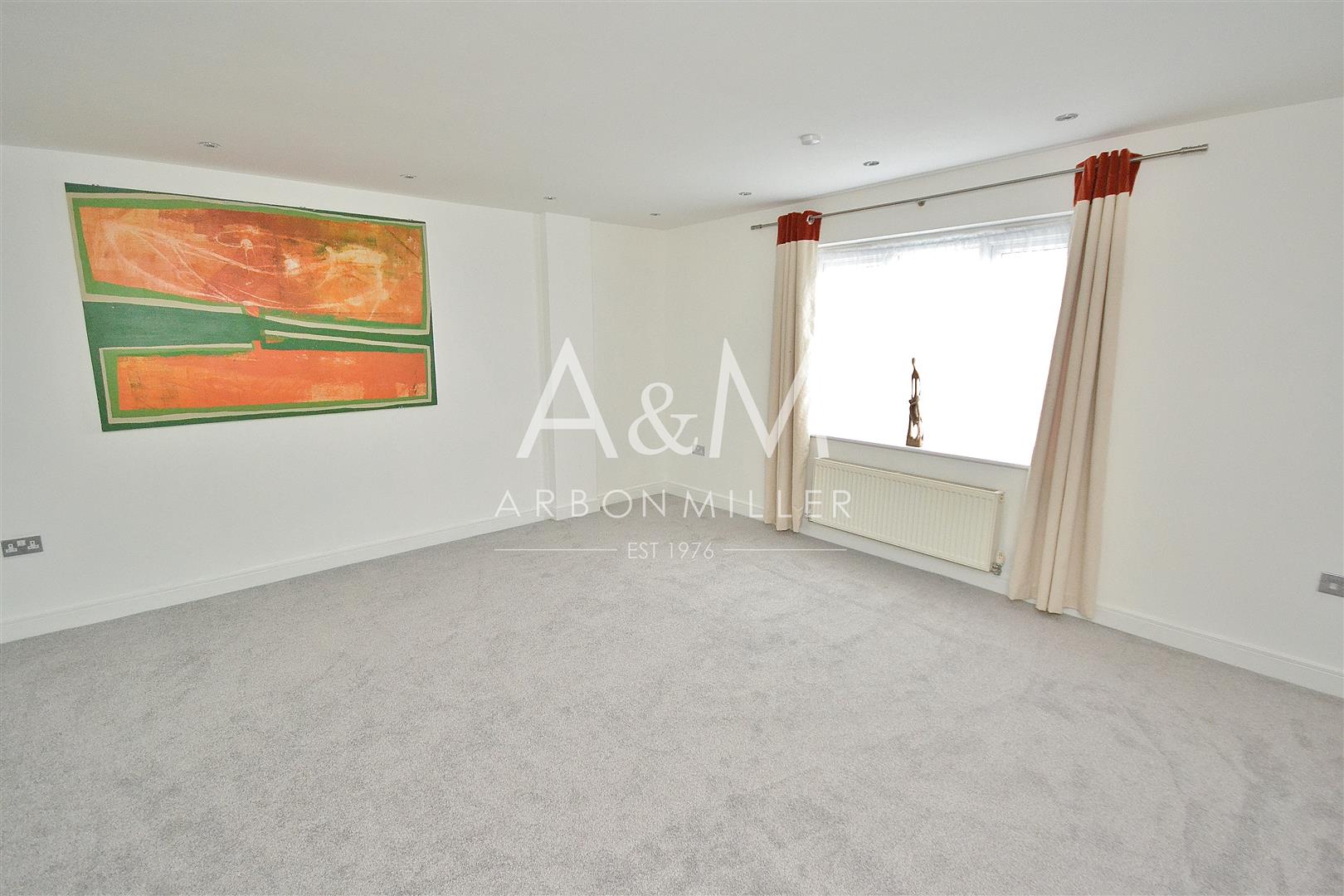Room Fencepiece Road in Greater London