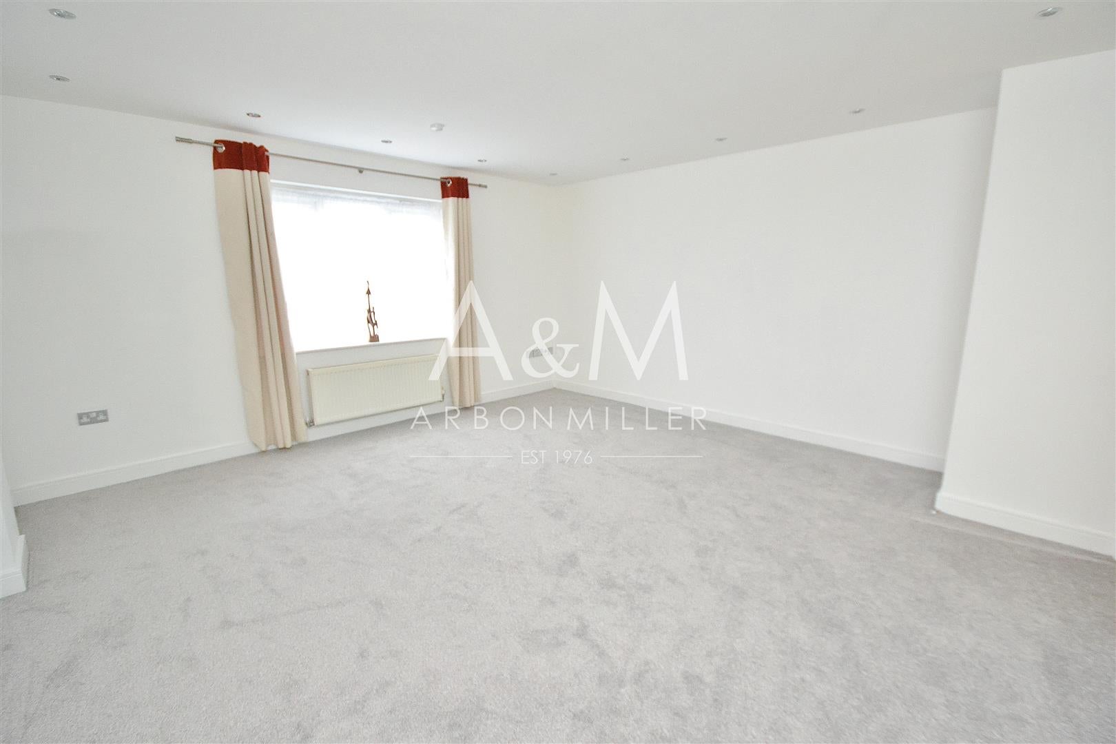 Room Fencepiece Road in Greater London