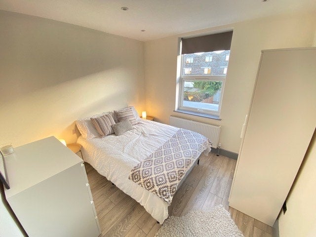 Room Arnold Road in Greater London