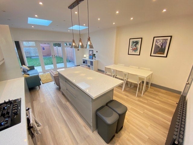Room Arnold Road in Greater London