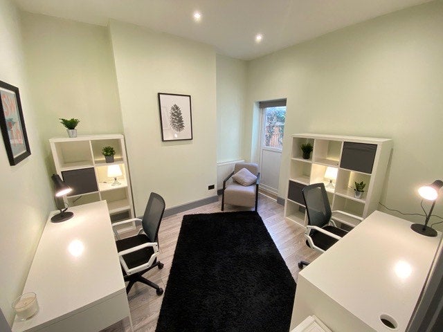 Room Arnold Road in Greater London