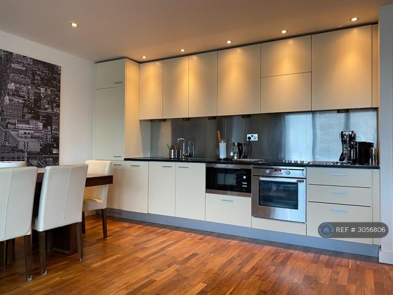 Flat William Jessop Way in Liverpool