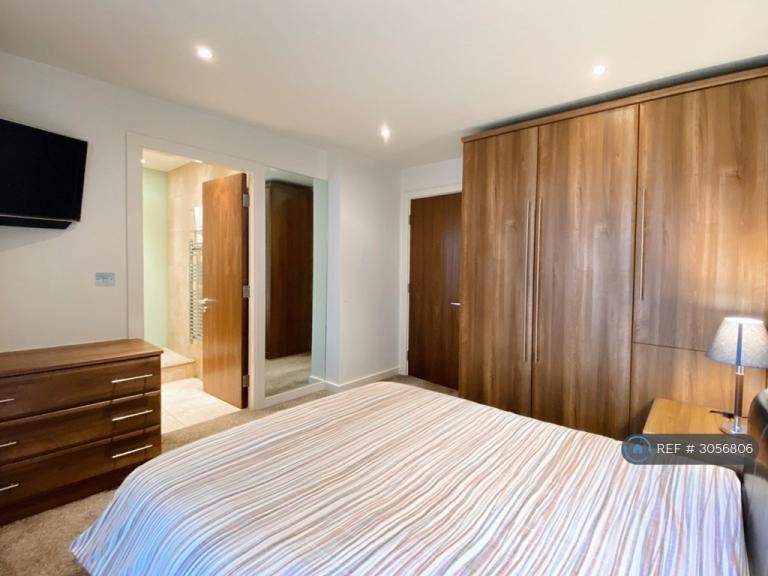Flat William Jessop Way in Liverpool
