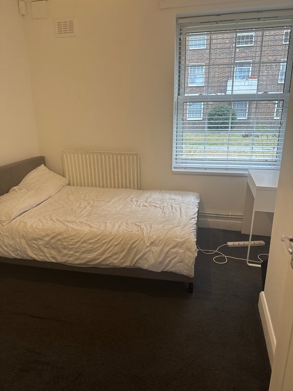 Room Portland Avenue in Greater London