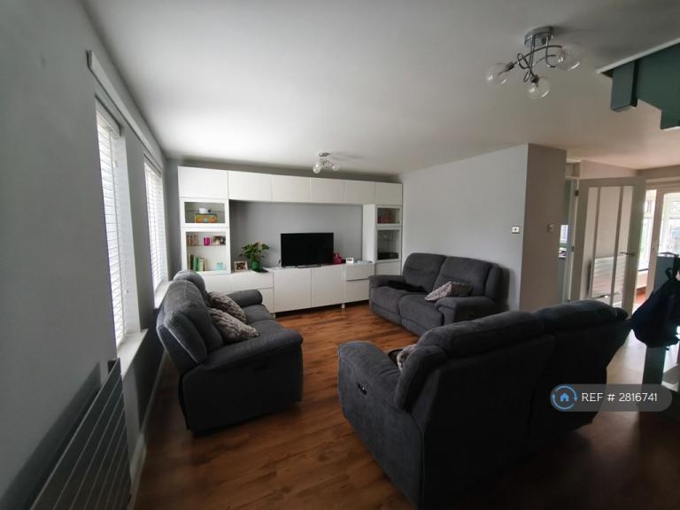 Room Blenheim Drive in Huntingdonshire