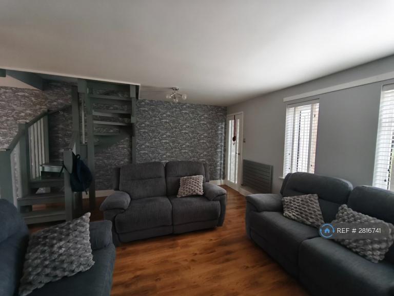 Room Blenheim Drive in Huntingdonshire