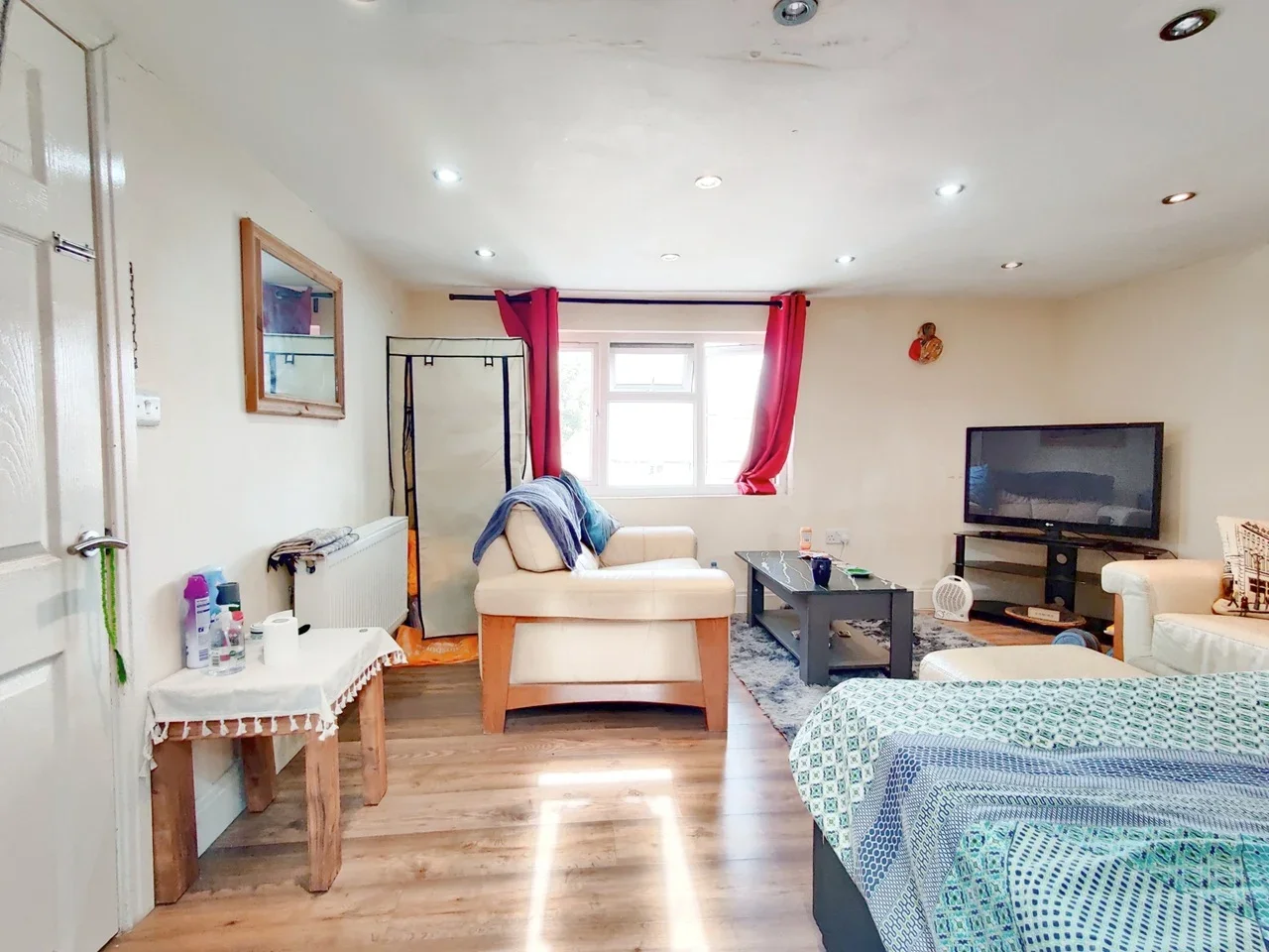 Flat Martin Way in Greater London