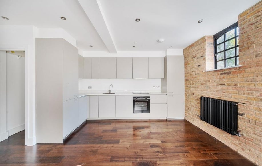 Flat Richmond Crescent in Epsom and Ewell