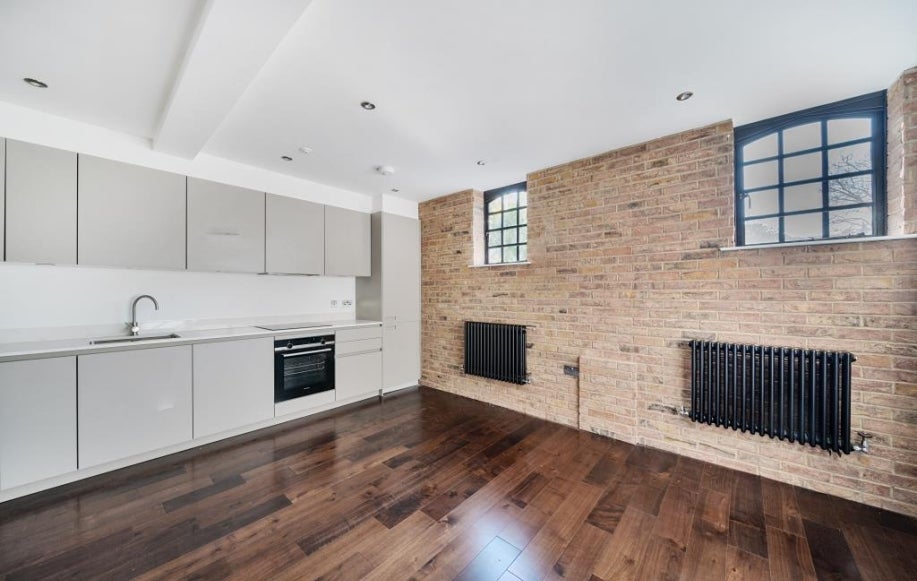 Flat Richmond Crescent in Epsom and Ewell