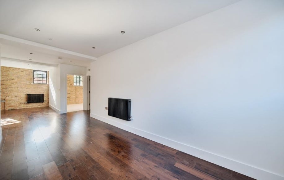 Flat Richmond Crescent in Epsom and Ewell