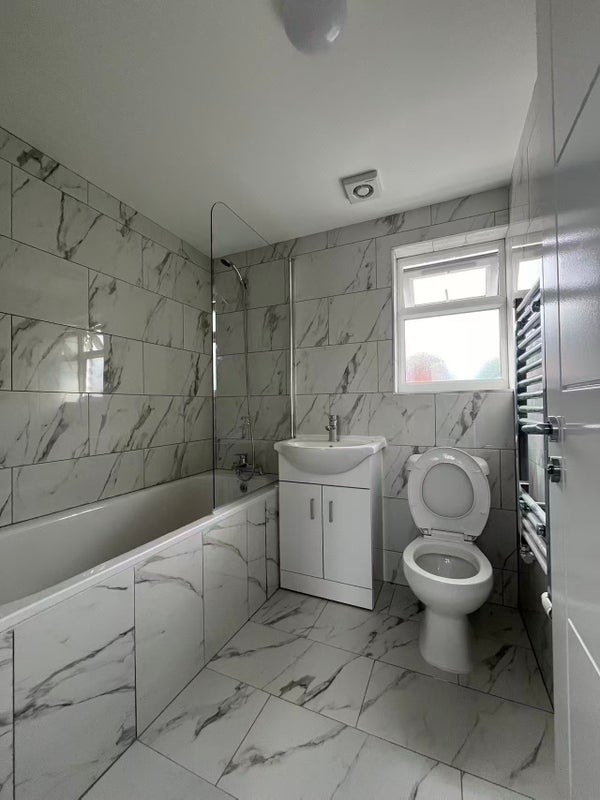 Room Winkfield Road in Greater London
