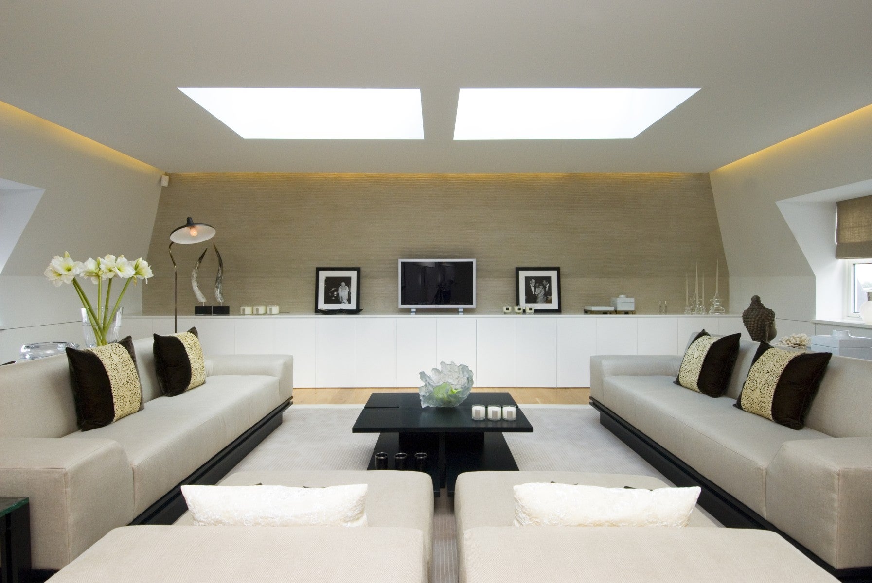 Flat Boydell Court in Greater London