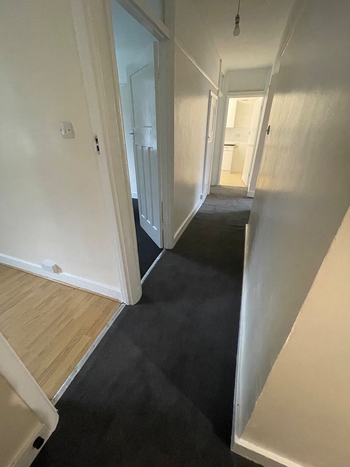 Flat Holmbury Court in Greater London