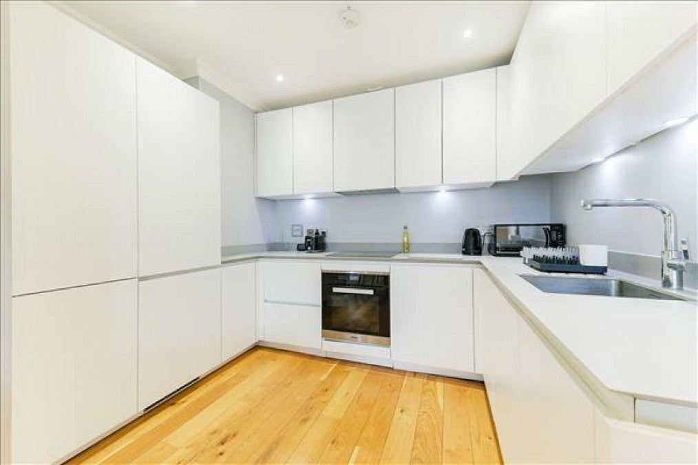 Flat Balham Park Road in Greater London