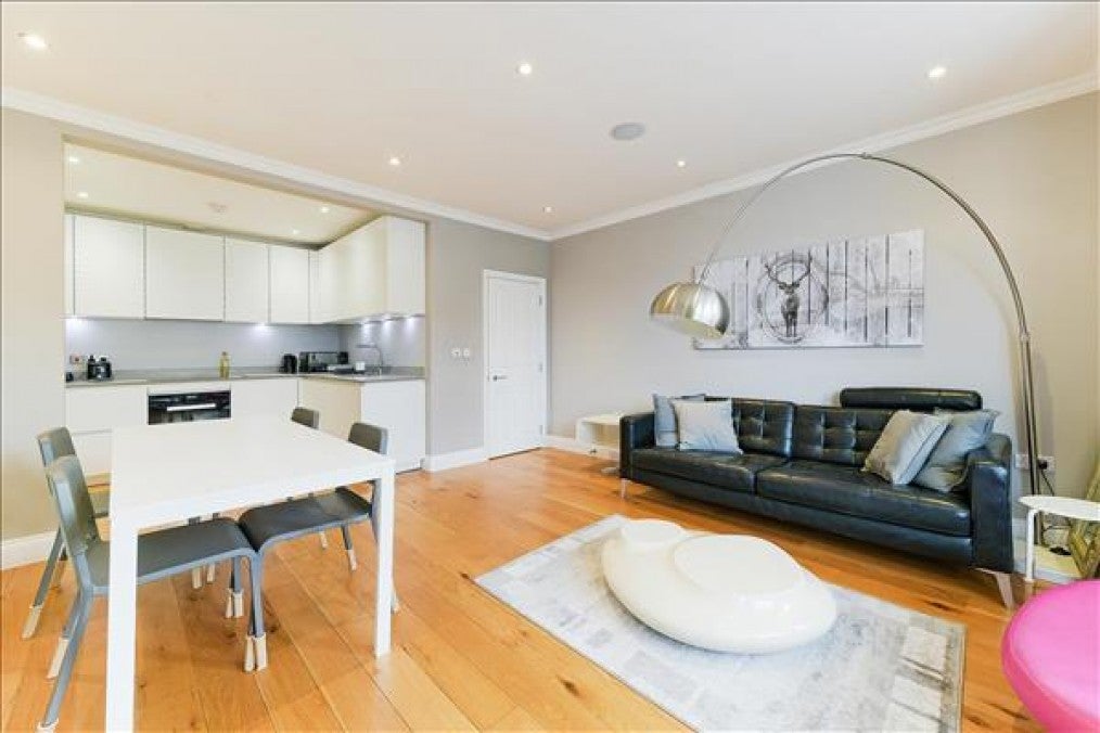 Flat Balham Park Road in Greater London