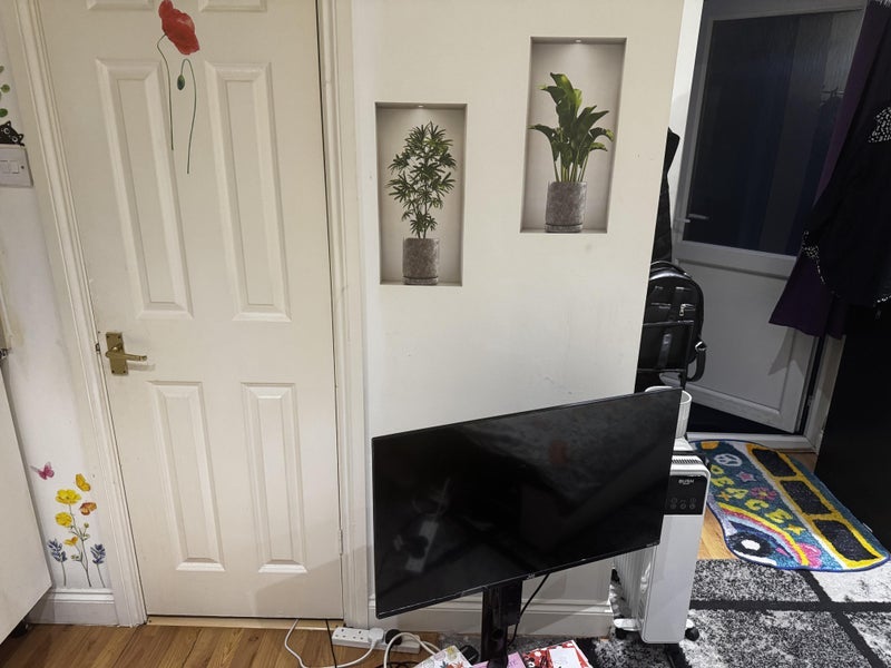 Room Rochfords Gardens in Slough