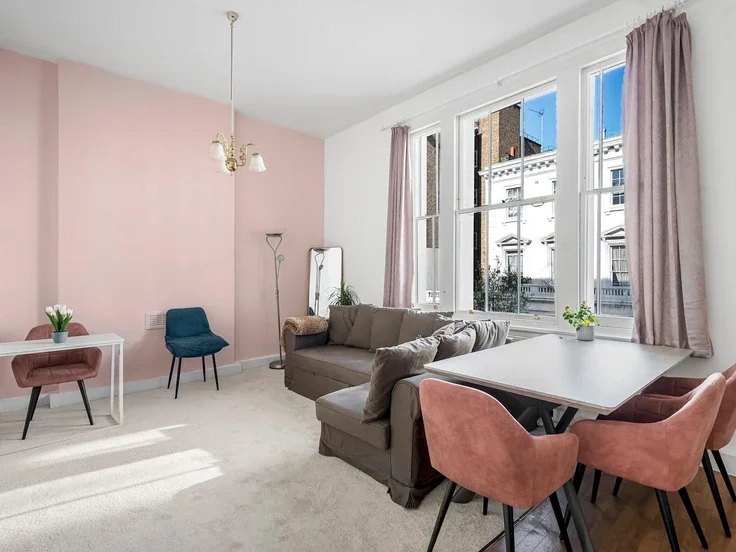 Flat Denbigh Place in City of Westminster
