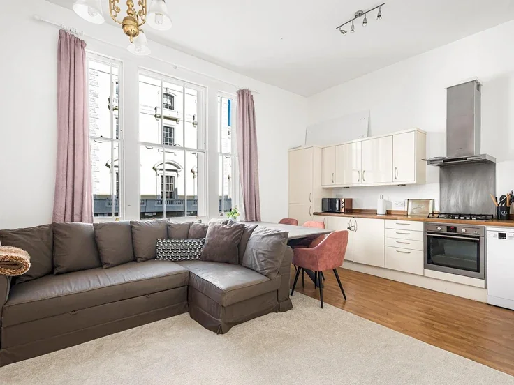 Flat Denbigh Place in City of Westminster
