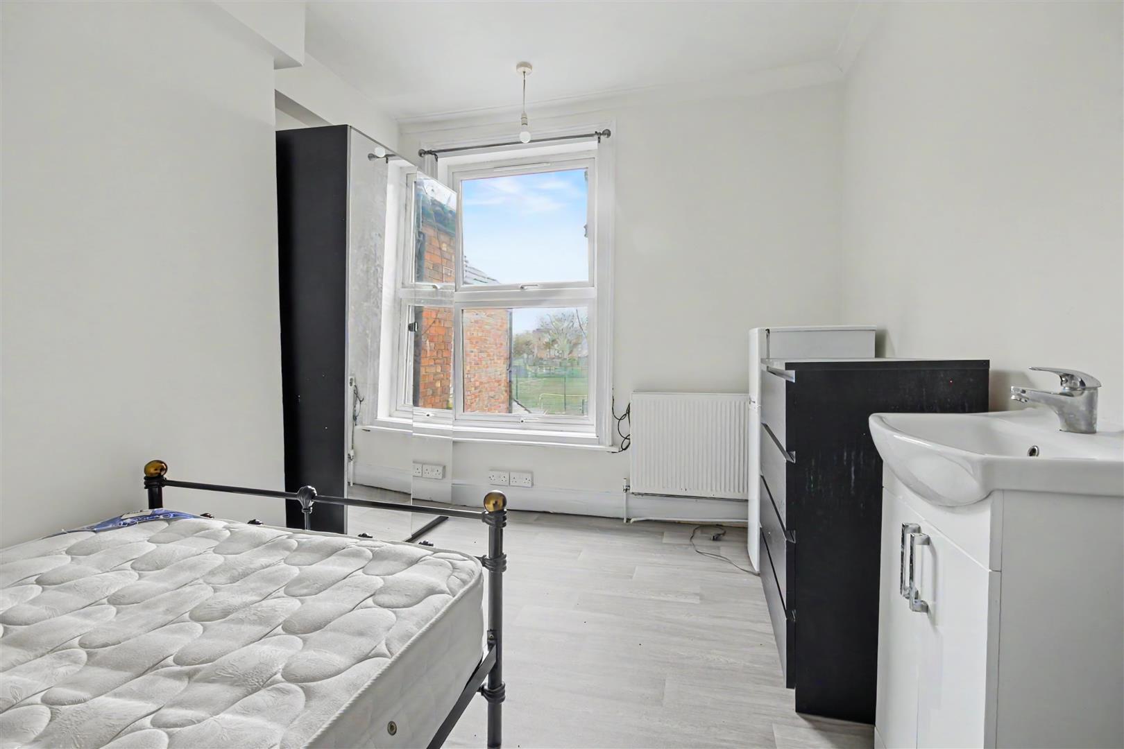 Room North Denes Road in Great Yarmouth