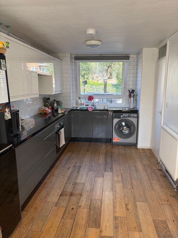 Room Cable Street in Greater London