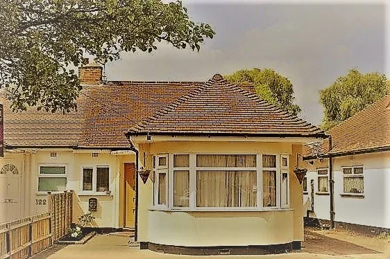 Room Pavilion Way in Greater London