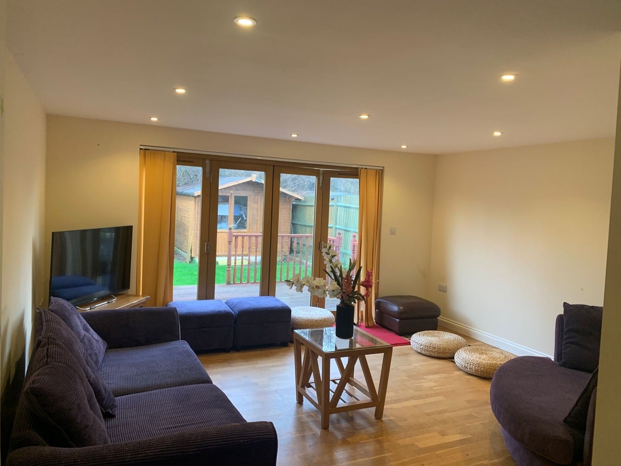 Room Pavilion Way in Greater London